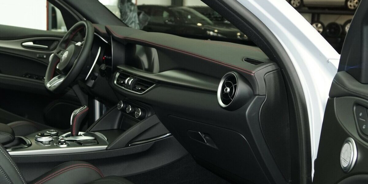 Alfa Romeo Stelvio 2.2 D Competizione Q4 ALLRAD LEDER AHK 42.000 km 39.989 &euro; Lich 35423