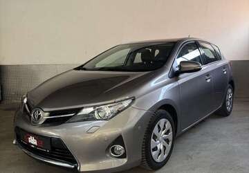 Toyota Auris 108.654 km 9.900 &euro; Solingen 42719
