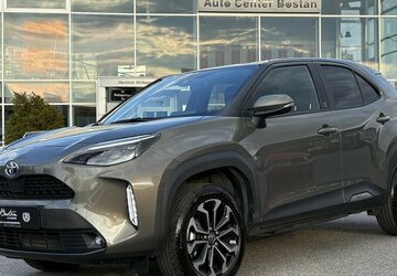 Toyota Yaris Cross TEAM D/Hybrid AWD-i KAMERA/NAVI/DAB 25.628 km 23.800 &euro; Villingen-Schwenningen 78054