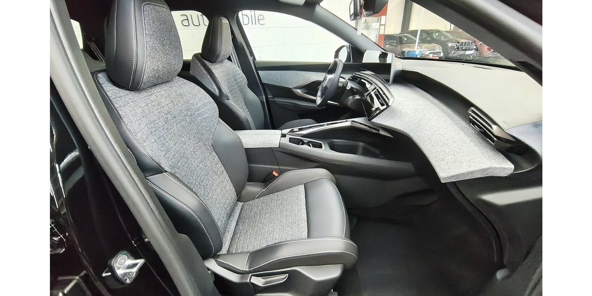 Peugeot 5008 Allure 145 E Hybrid 360° Cam 7 Sitze 43.850 km 28.630 &euro; Lich 35423