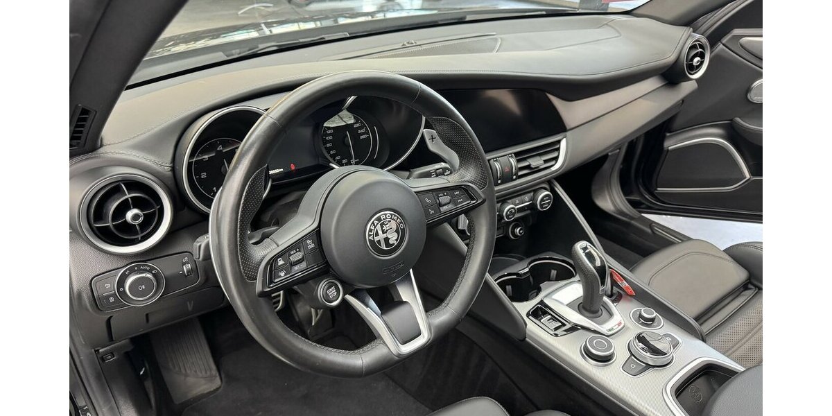 Alfa Romeo Giulia 2.2 D Q4 Veloce Leder Panoramadach 36.700 km 35.790 &euro; Lich 35423