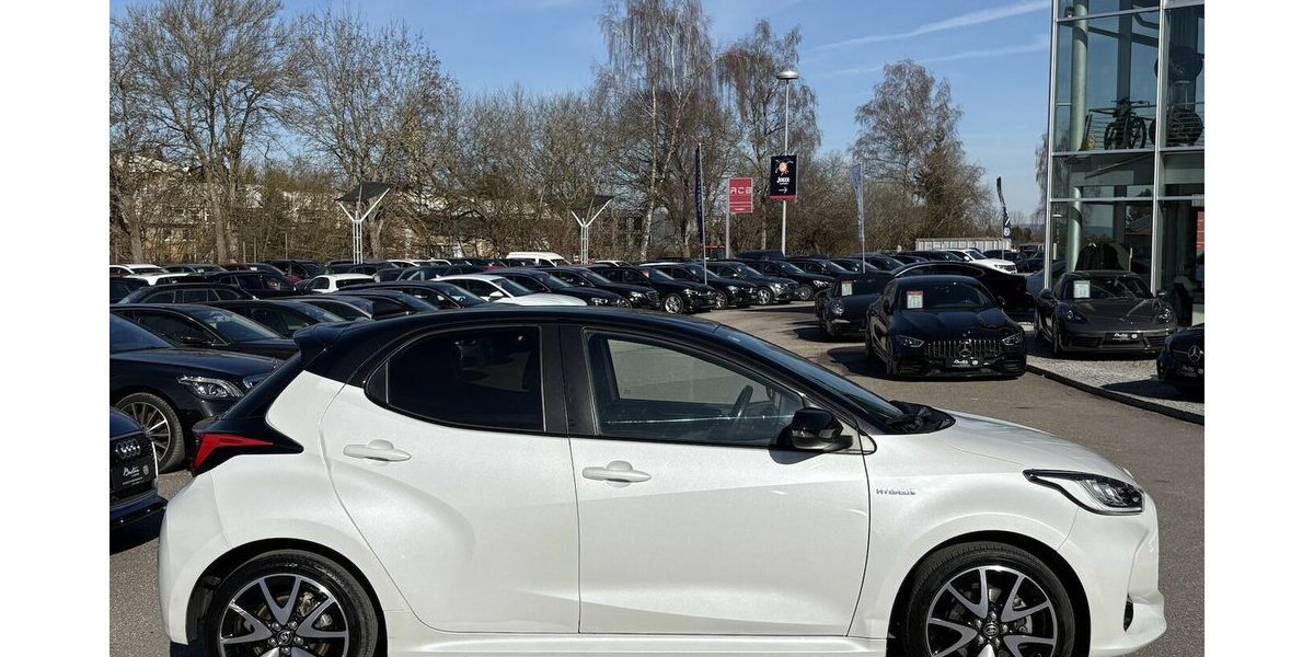 Toyota Yaris 1.5 Hybrid Black&White DAB/KAMERA/1.HAND 29.792 km 19.900 &euro; Villingen-Schwenningen 78054