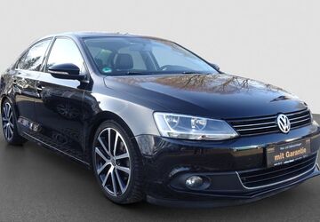 VW Jetta 127.688 km 9.890 &euro; Löhne 32584