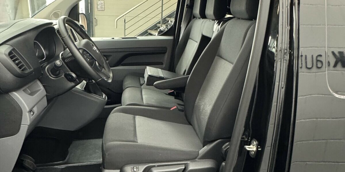 Opel Vivaro Cargo 1.5 D Edition M 1.Hand Sitzhzg 9.900 km 22.650 &euro; Lich 35423