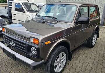 Lada Niva 32.850 km 18.745 &euro; Helgoland 27498