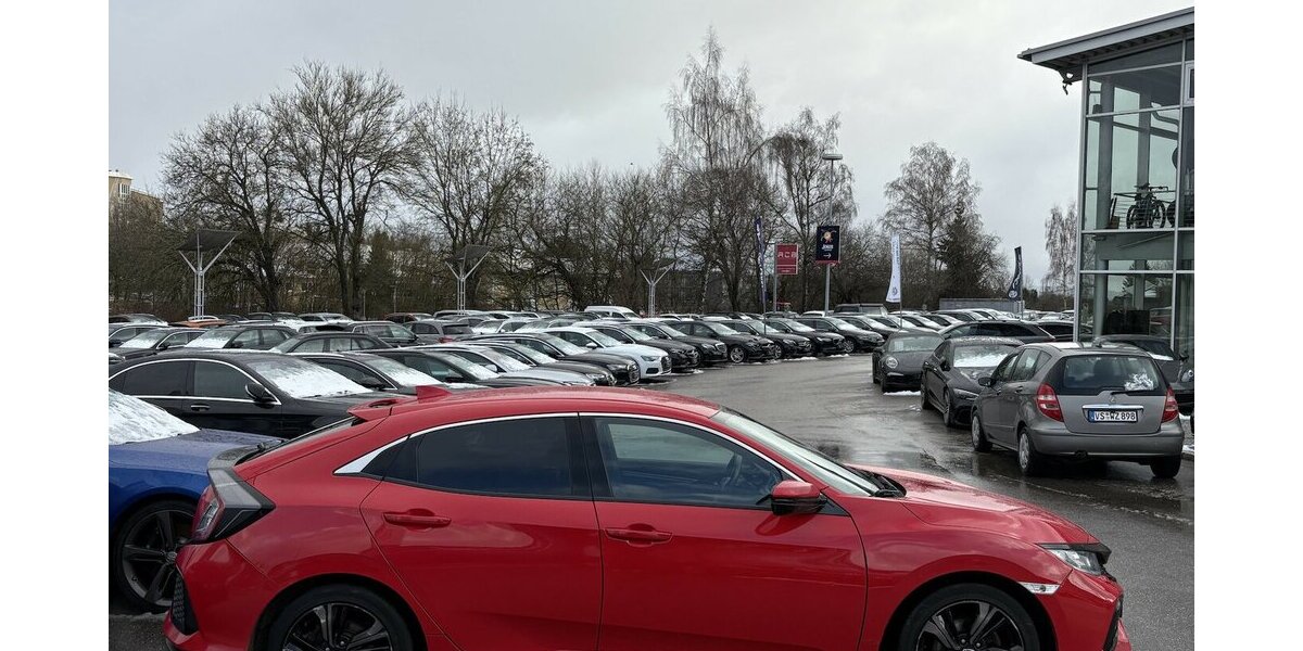 Honda Civic 5-trg.1.0 Elegance KAMERA/NAVI/DAB/AHK/SHZ 128.718 km 13.900 &euro; Villingen-Schwenningen 78054