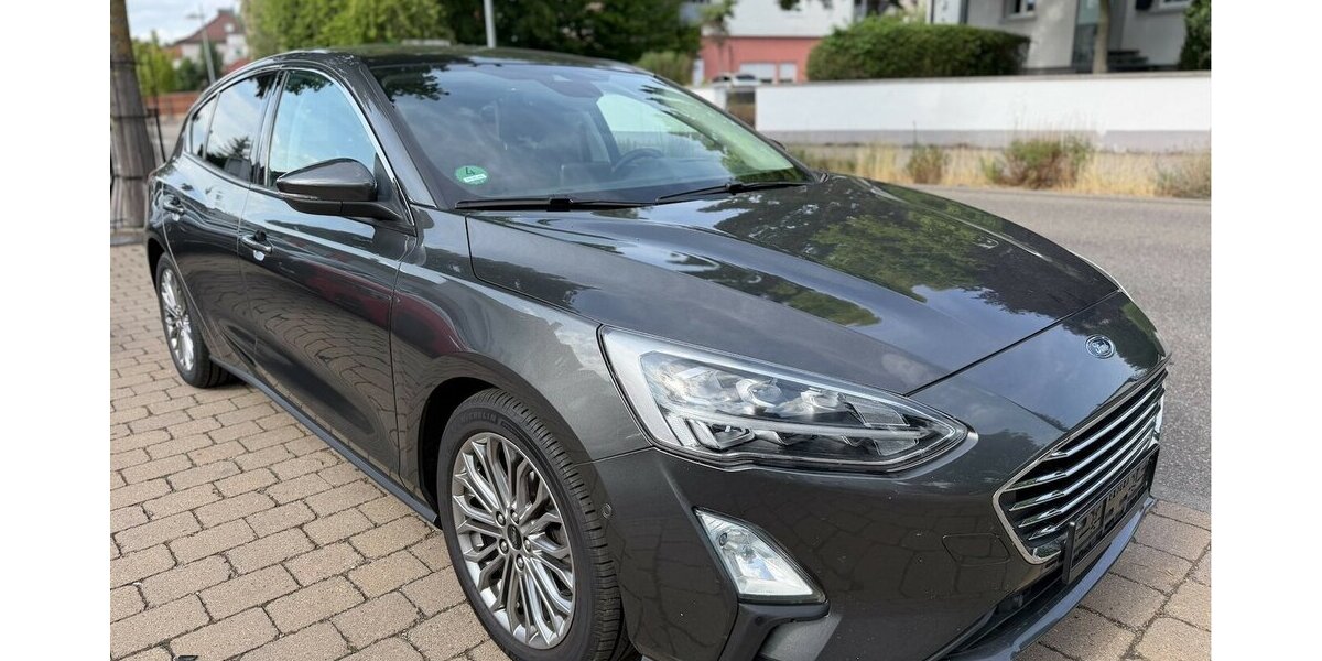 Ford Focus Titanium Lim. Head-Up Panorama 155.000 km 6.990 &euro; Neckarsulm 74172