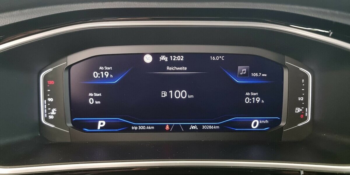 VW T-Roc R-Line 2025 LED-Matrix IQ Kamera VIC DSG 30.400 km 27.500 &euro; Garrel 49681