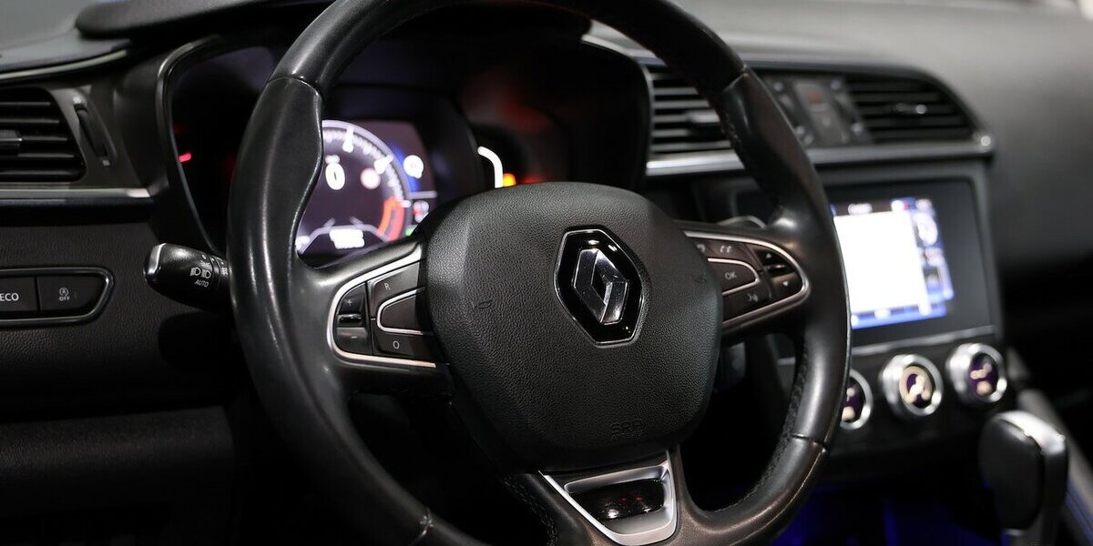 Renault Kadjar TCe 140 DELUXE / PANORAMA / LED-VISION 99.000 km 15.111 &euro; Hamm 59077