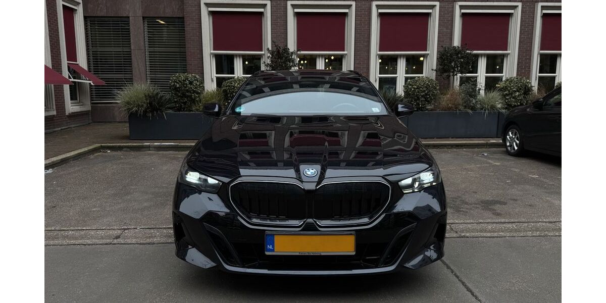 BMW i5 15.575 km 50.500 &euro; Amsterdam 