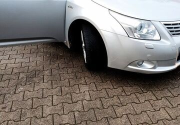 Toyota Avensis 262.000 km 4.299 &euro; Düsseldorf 40233