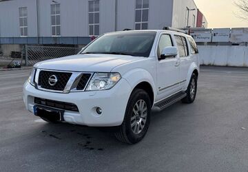 Nissan Pathfinder 189.000 km 15.990 &euro; Fürth 90763