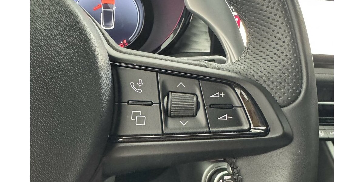 Alfa Romeo Tonale 1.5 VGT Veloce 48 V Hybrid LED 3.300 km 32.330 &euro; Lich 35423