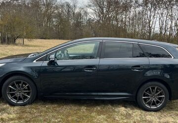 Toyota Avensis 99.000 km 16.000 &euro; Egeln 39435