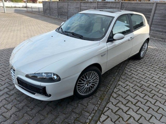 Alfa Romeo 147 145.400 km 3.990 &euro; Puchheim bei München 82178