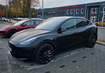 Tesla Model Y 16.000 km 47.000 &euro; Porta Westfalica 32457