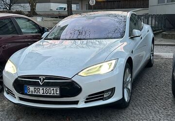 Tesla Model S 240.000 km 17.100 &euro; Berlin 14057