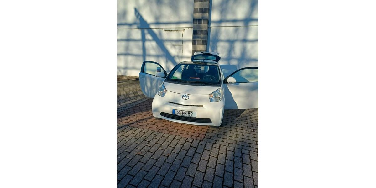 Toyota IQ 130.000 km 4.900 &euro; Stuttgart 70372