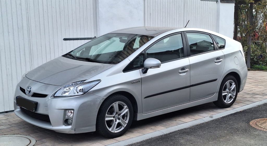 Toyota Prius 124.450 km 8.250 &euro; Auenwald 71549