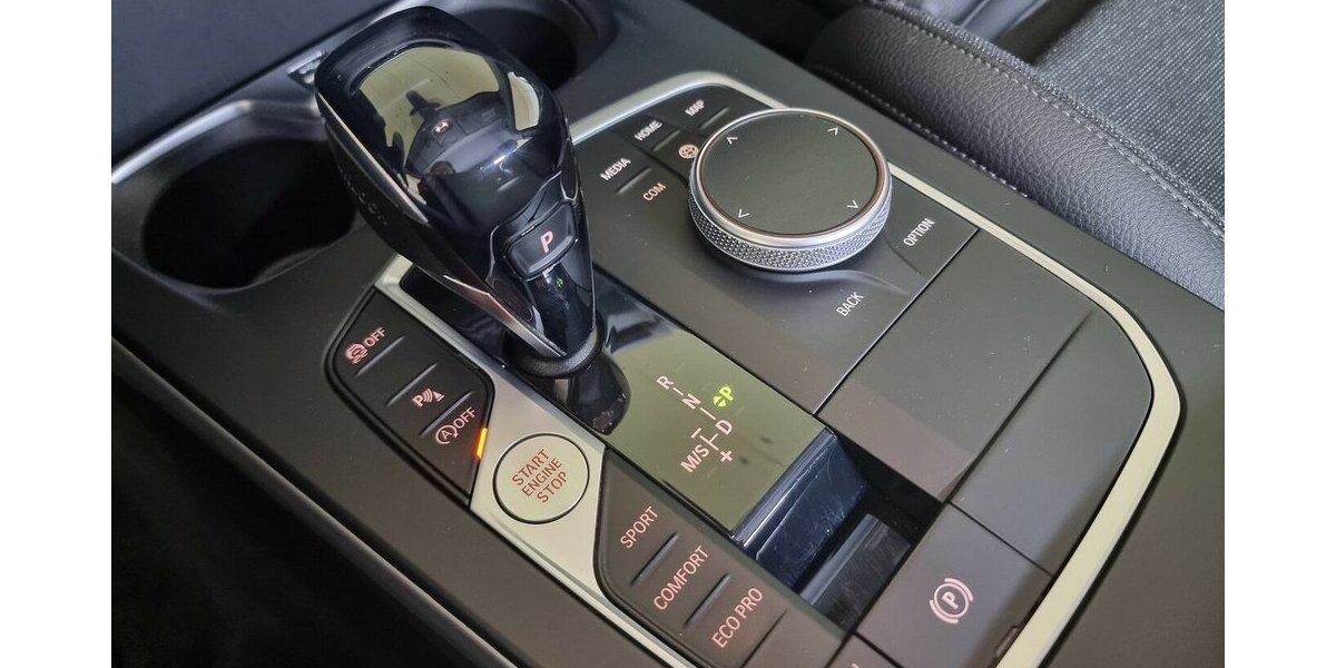 BMW 116d Advantage LED Teilleder DAB Live Cockpit 74.400 km 20.990 &euro; Garrel 49681