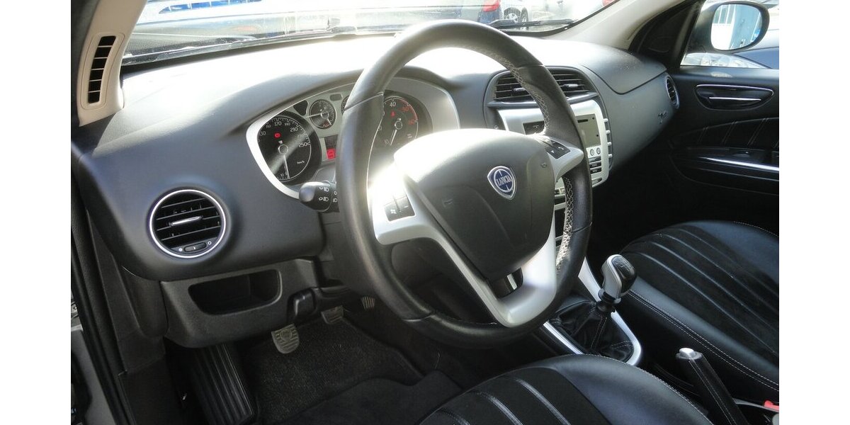 Lancia Delta Oro 1,9d 140 KW HU11/27 Klimatr+Navi+Leder 167.000 km 4.900 &euro; Neuss 41462