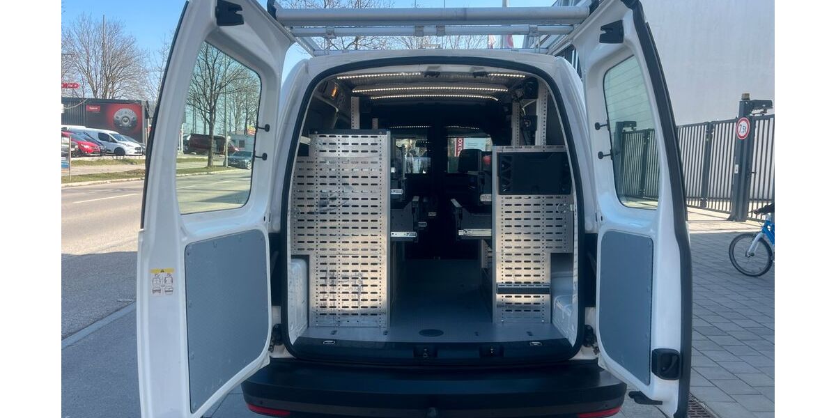 VW Caddy Maxi 99.984 km 16.989 &euro; München 81825