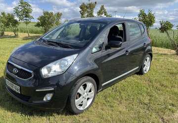 Kia Venga 105.000 km 7.590 &euro; Leupoldsgrün 95191