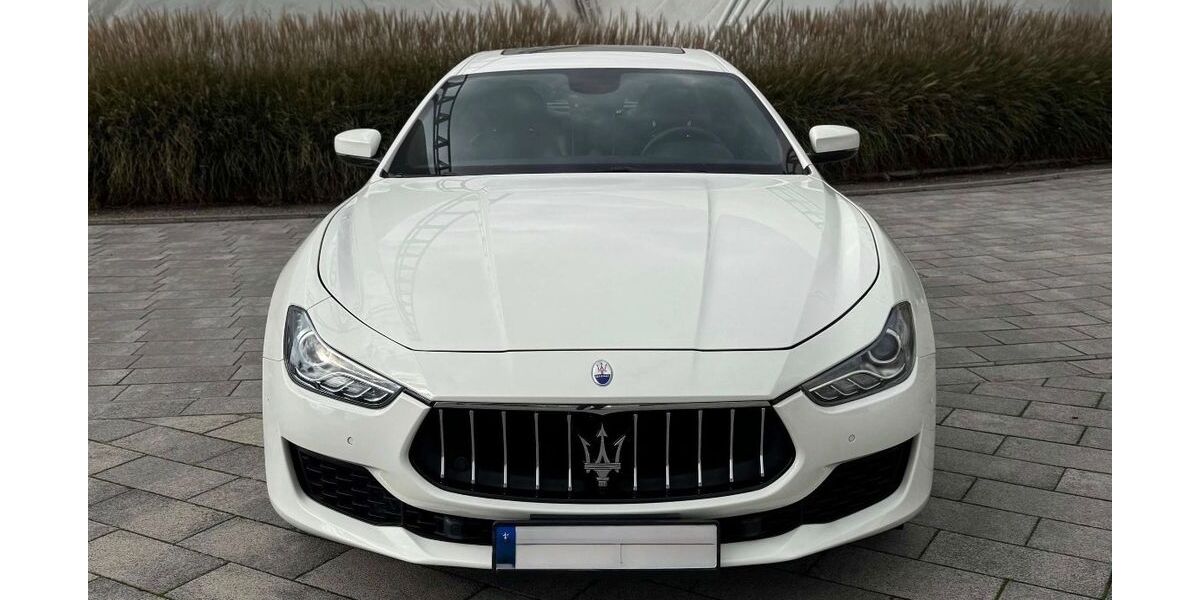 Maserati Ghibli 76.900 km 27.499 &euro; Dresden 01157