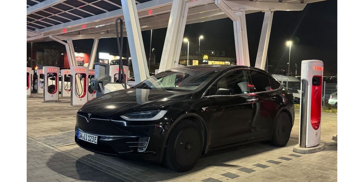 Tesla Model X 203.000 km 21.500 &euro; Wasserlosen 97535