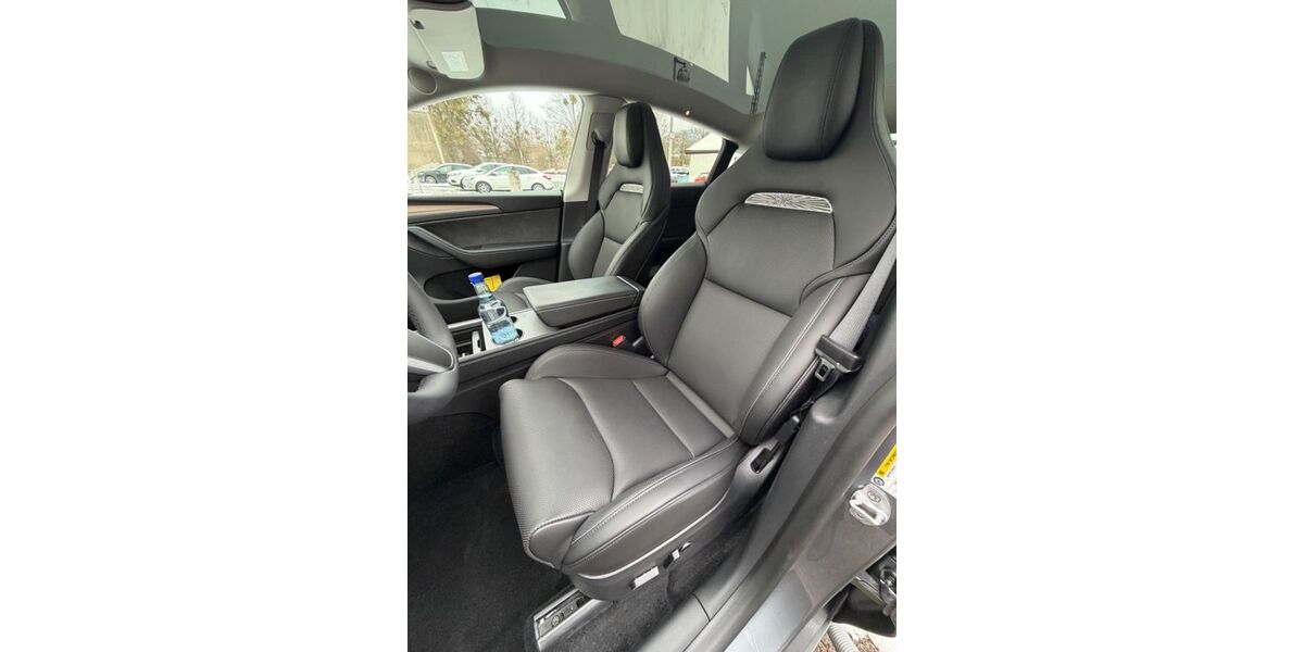 Tesla Model Y 14.500 km 44.999 &euro; Schieder 32816