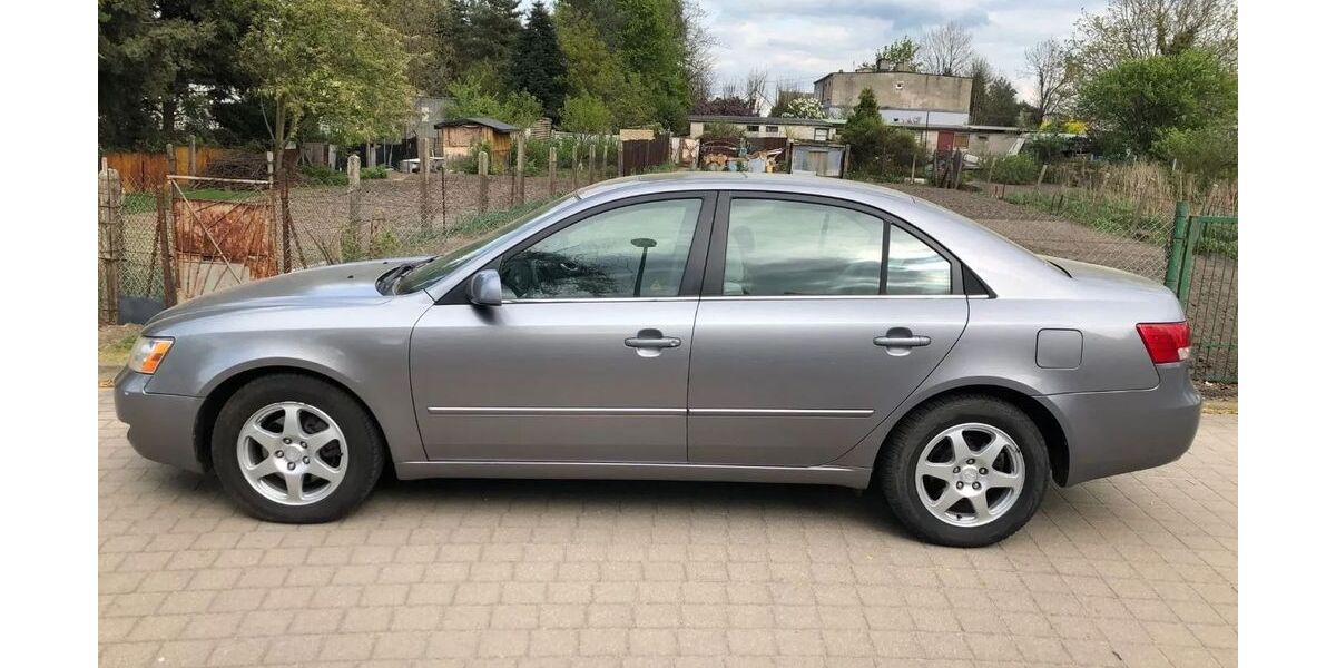 Hyundai SONATA 242.923 km 4.200 &euro; Frankfurt am Main 60325
