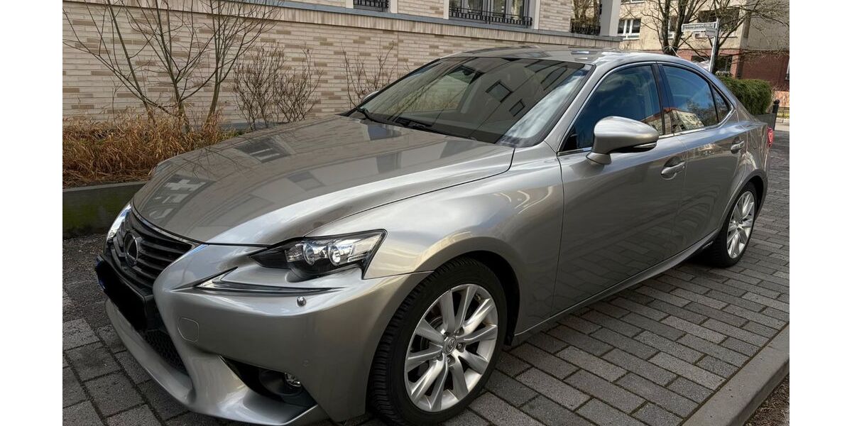 Lexus IS 300 136.002 km 19.999 &euro; Berlin 12247