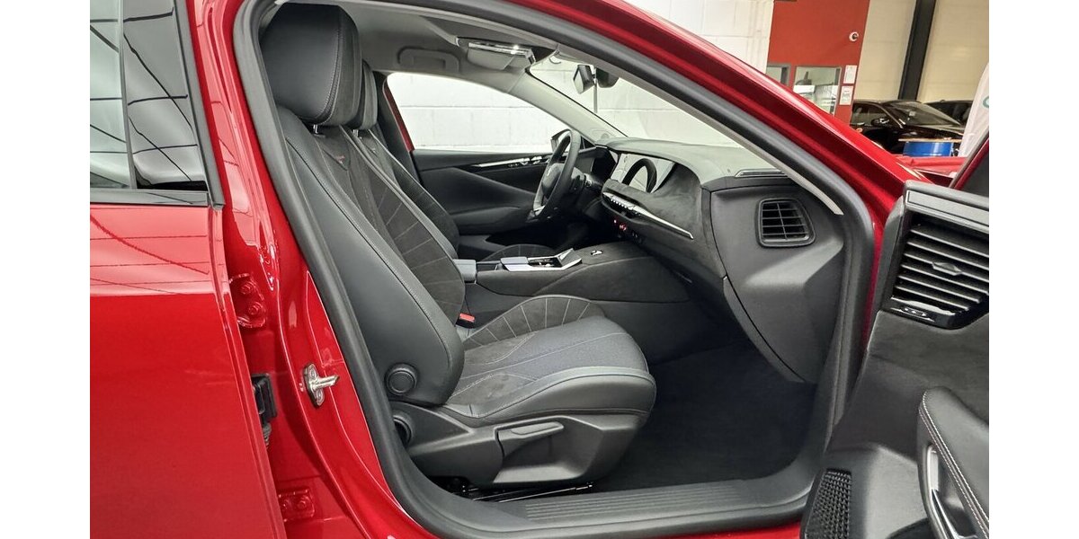 DS Automobiles DS4 130 EAT 8 Performance Line Alcantara 18.162 km 20.320 &euro; Lich 35423