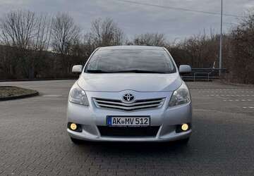 Toyota Verso 299.000 km 3.900 &euro; Heckenhof 57539