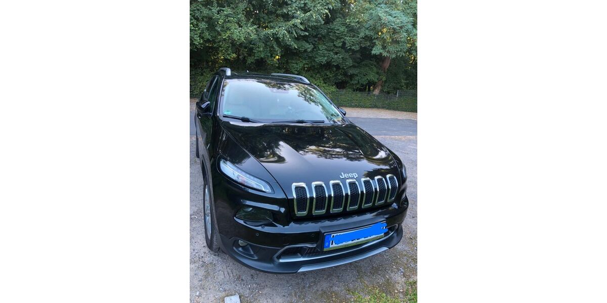 Jeep Cherokee 307.000 km 8.900 &euro; Hamburg 21079