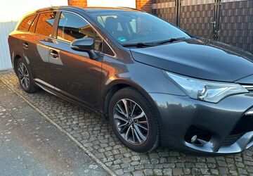 Toyota Avensis 192.000 km 9.900 &euro; Warendorf 48231