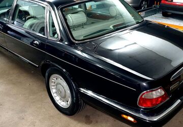 Jaguar Daimler 164.940 km 16.990 &euro; Hamburg 22085