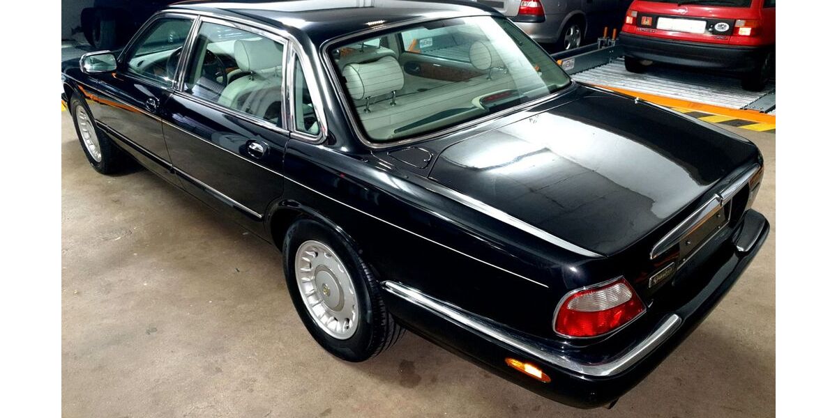 Jaguar Daimler 164.940 km 16.990 &euro; Hamburg 22085