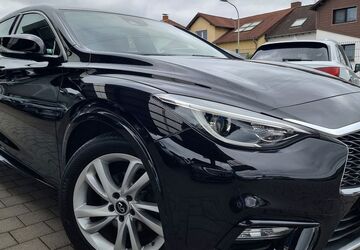 INFINITI Q30 116.000 km 11.900 &euro; Nalbach 66809
