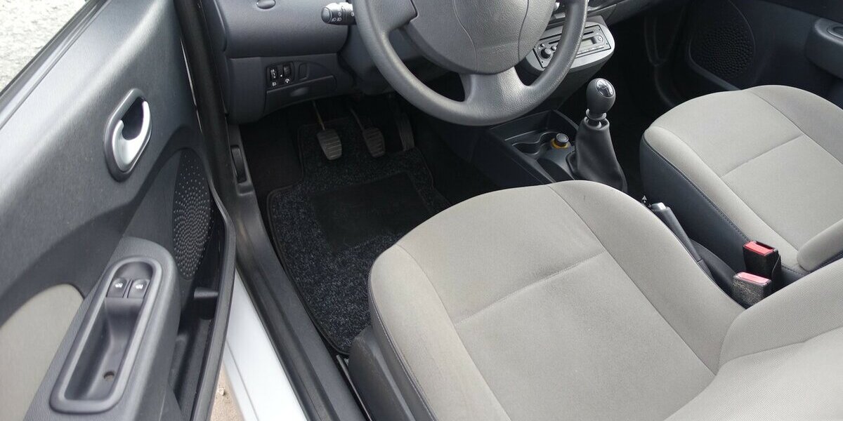 Renault Twingo Authentique §10/27 R/CD ZV-FB Servo ABS 132.700 km 2.300 &euro; Neumarkt/OPf 92318