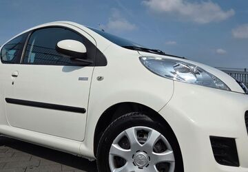 Peugeot 107 83.000 km 4.450 &euro; Paderborn 33102