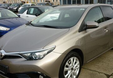 Toyota Auris 136.000 km 9.800 &euro; Gera 07548