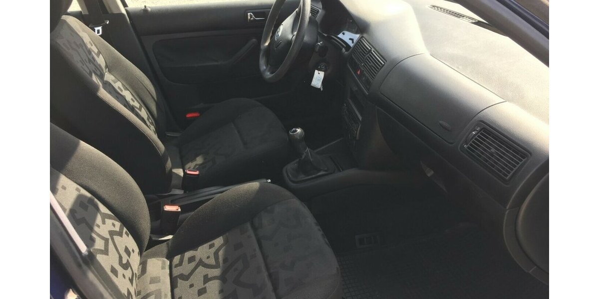 VW Golf 4 Türig,Tüv 01/28! 220.000 km 1.500 &euro; Himmelkron 95502