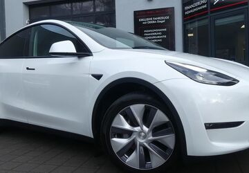 Tesla Model Y 23.528 km 41.800 &euro; Berlin 13156