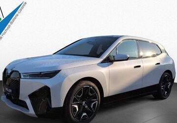 BMW iX 12.936 km 47.990 &euro; Braunschweig 38112