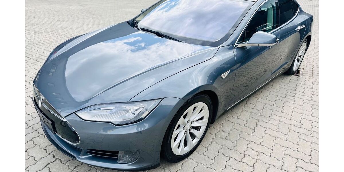 Tesla Model S 250.000 km 15.999 &euro; Geesthacht 21502