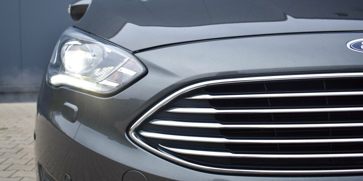 Ford Grand C-MAX Titanium EcoBoost 1.5l M/T 71.415 km 13.450 &euro; Höchberg-Würzburg 97204