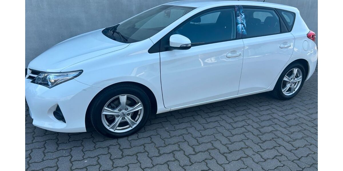 Toyota Auris 173.400 km 6.000 &euro; Baunatal 34225
