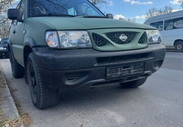 Nissan Terrano 267.500 km 3.999 &euro; Berlin 13587