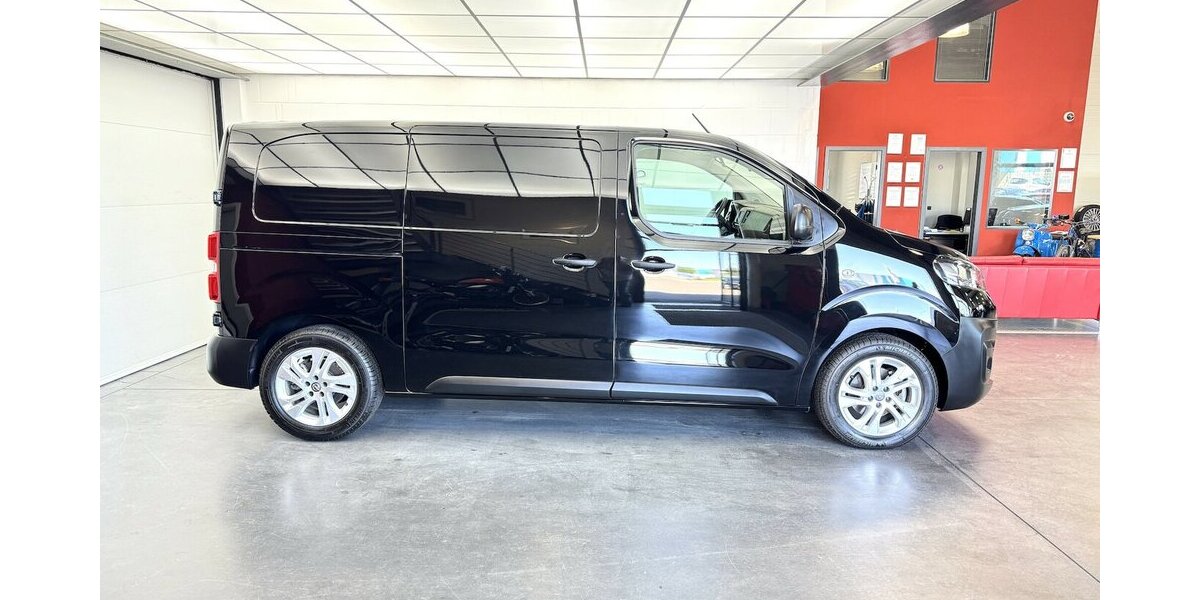Opel Vivaro -e Cargo Elegance M 75 kWh 1. Hand 14.200 km 26.550 &euro; Lich 35423